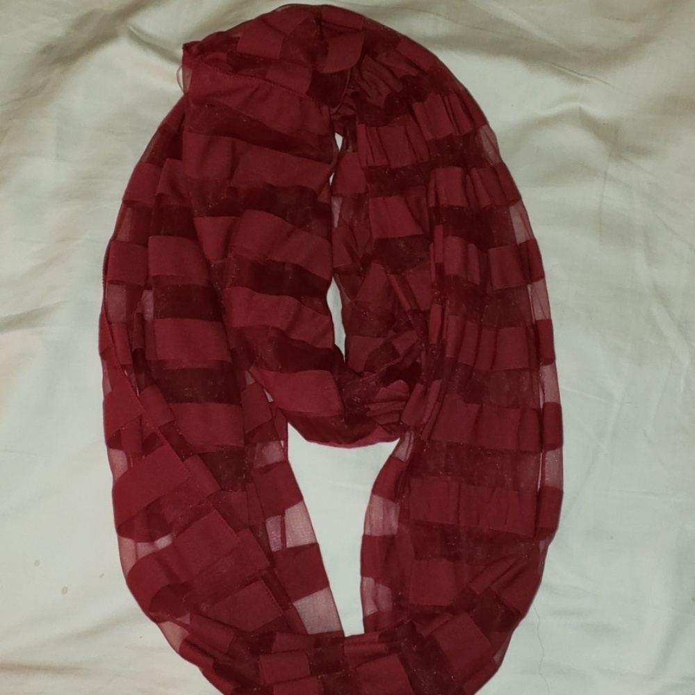Women's loop scarf
